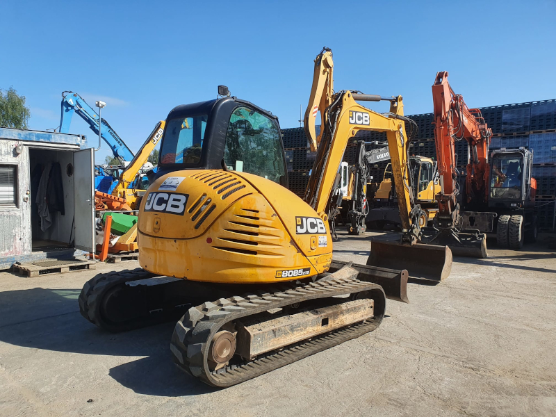 JCB8085_113