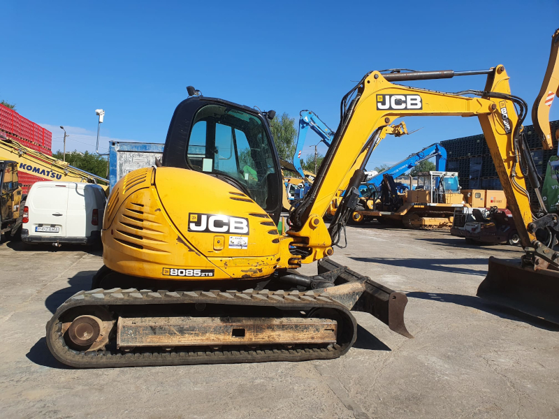 JCB8085_115