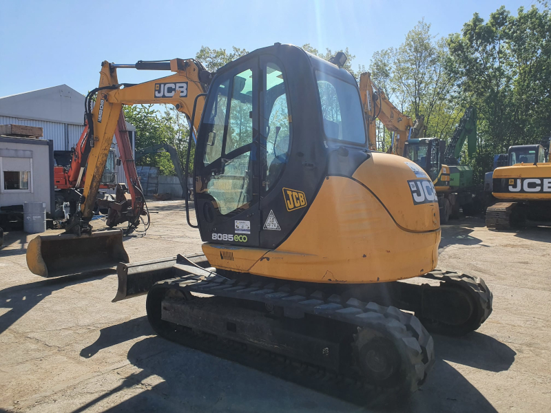 JCB8085_116