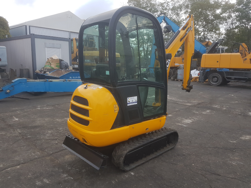 JCB 8018