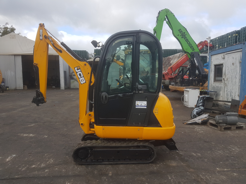 JCB 8018