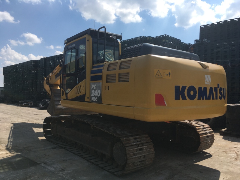 Komatsu PC240NLC-10